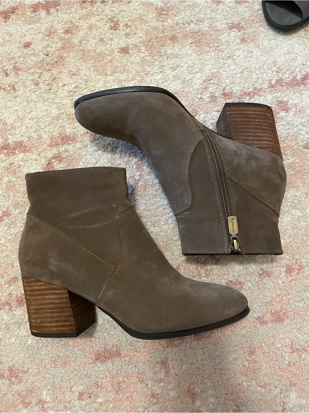 Blondo waterproof suede ankle boots US 8.5
